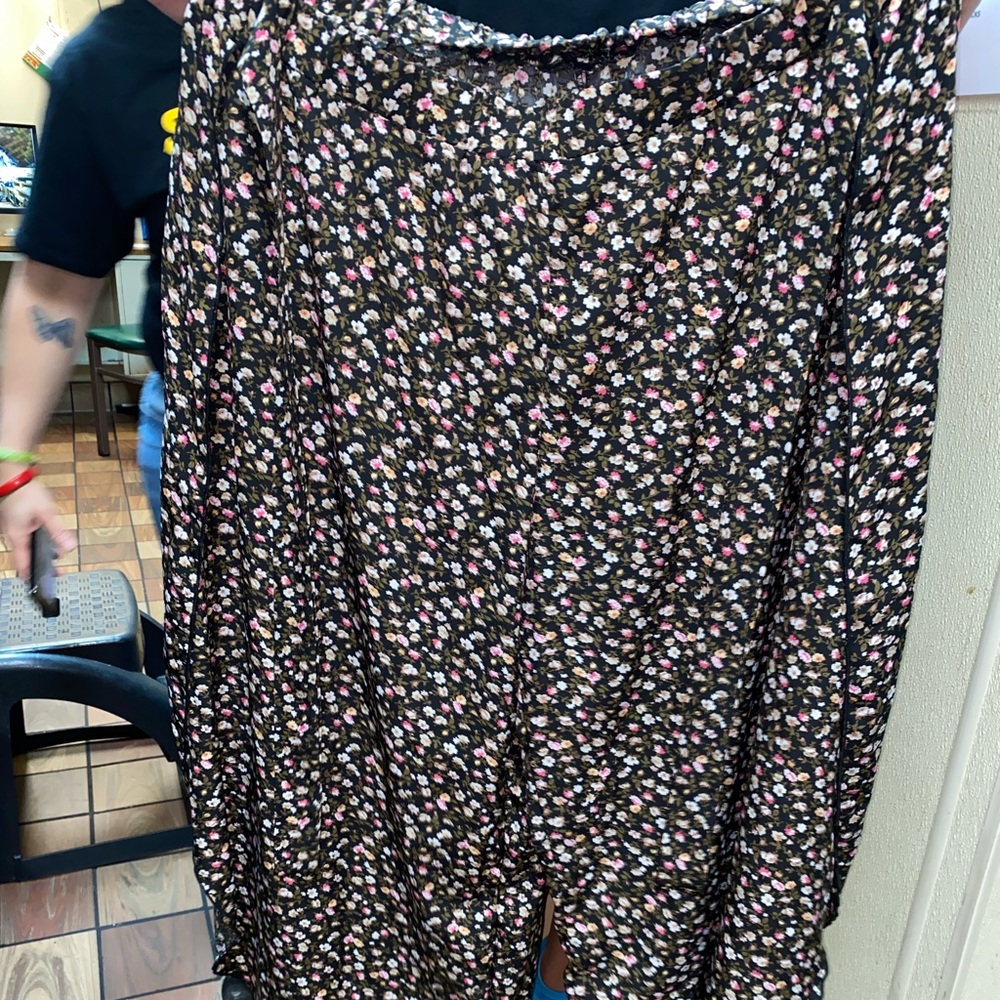 Women’s Floral flowy pants.